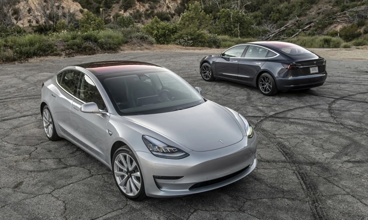 Tesla Model 3 güncellemesi